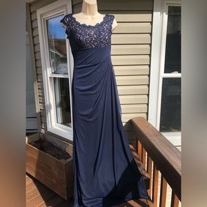 Prom/ Formal! XSCAPE Stunning Navy/lace top/ruching  on sides and backend Sz. 4